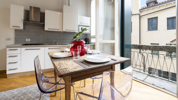 Apartment, 2 Schlafzimmer | Essbereich im Zimmer