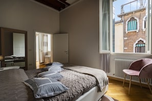 2 chambres, fer et planche à repasser, Wi-Fi gratuit, draps fournis