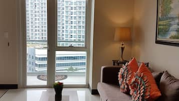 Condo, 1 quarto | Área de estar | Smart TV 50 polegadas com canais a cabo, TV, Netflix