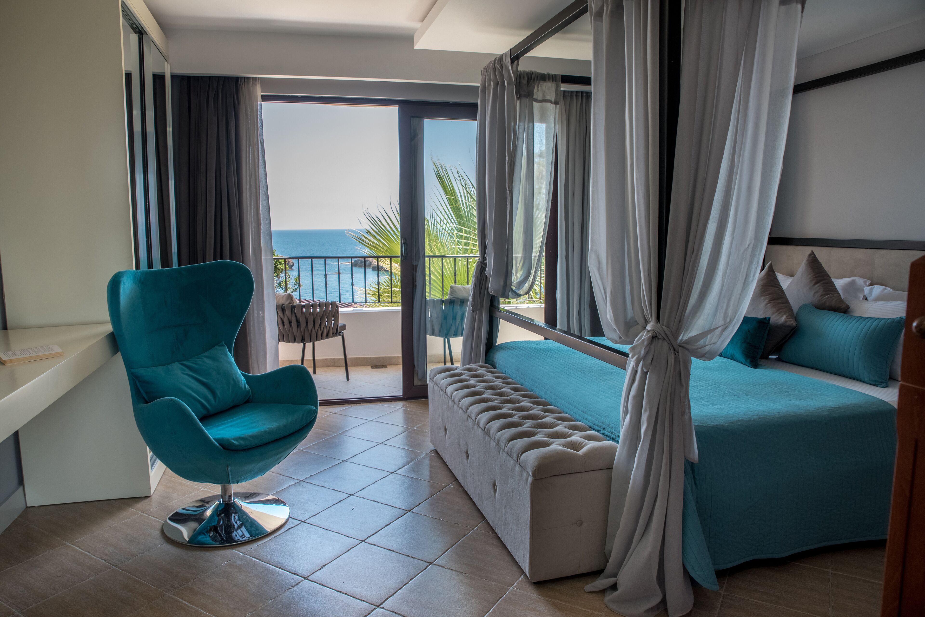 Leilighet, balkong (Duplex) | Safe på rommet, blendingsgardiner, lydisolert og strykejern/-brett