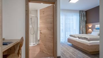 Comfort-Doppelzimmer, Balkon (Seenplatte) | Allergikerbettwaren, Daunenbettdecken, Zimmersafe, Schreibtisch