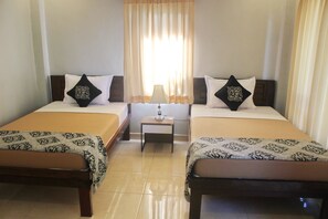 Twin Room (AC) - A-One House (Lembongan Island)
