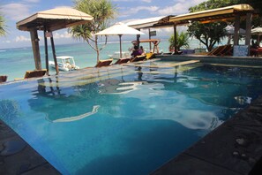 Piscine extérieure