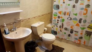 Comfort Apartment, 3 Bedrooms | Bathroom