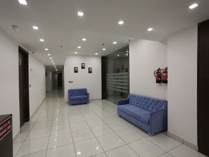 Lobby lounge - Amora (New Delhi)