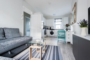 Appartement, 4 slaapkamers | Privékeuken | Een koelkast/vriezer, een magnetron, een oven, een kookplaat