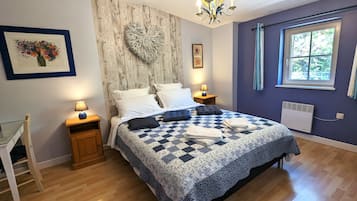 Comfort suite | 1 slaapkamer, luxe beddengoed, een minibar, individueel gedecoreerd