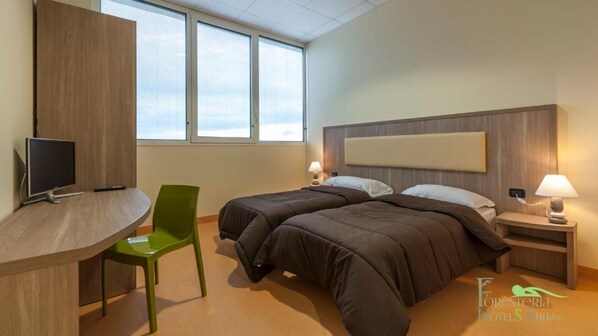 Skrivebord, skrivebord for bærbar PC, strykejern/-brett og barnesenger