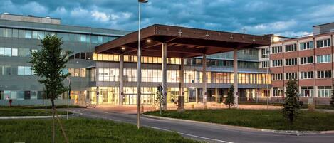 المنشأة من الخارج