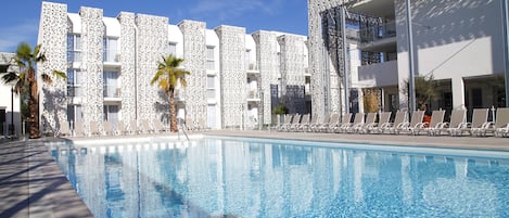 Outdoor pool, sun loungers