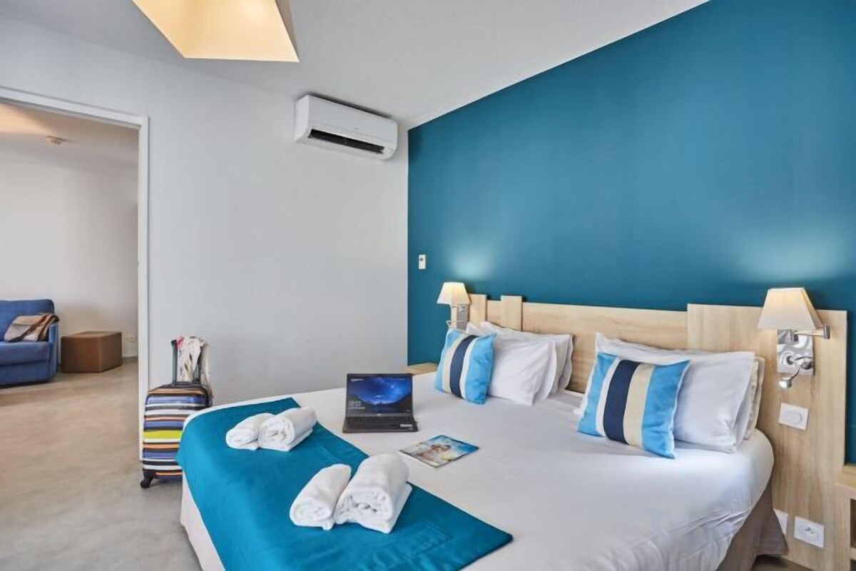 Soundproofing, cribs (free), WiFi (free), bed sheets