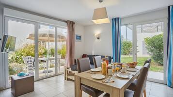 Soundproofing, free cots/infant beds, free WiFi, bed sheets