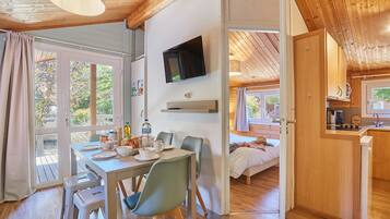 Schallisolierte Zimmer, Babybetten, WLAN, Bettwäsche