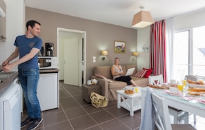 Soundproofing, free cots/infant beds, free WiFi - Résidence Odalys Le Clos Saint Michel (Chinon)