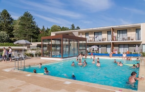 Outdoor pool - Résidence Le Clos Saint Michel (Chinon)