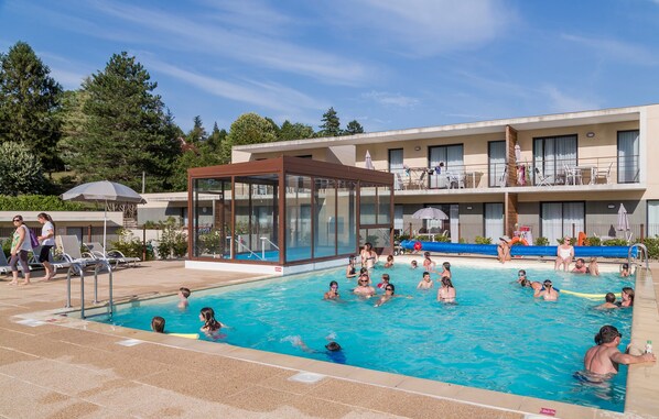 Outdoor pool - Résidence Le Clos Saint Michel (Chinon)
