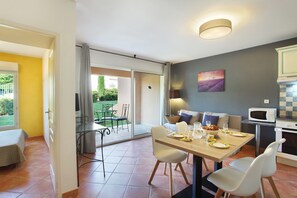 1 habitación, sistema de insonorización, cunas y wifi gratis 