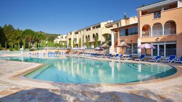 Indoor pool, seasonal outdoor pool, sun loungers