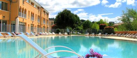 Indoor pool, seasonal outdoor pool, sun loungers