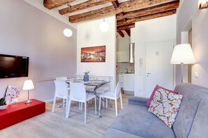 Apartment 2 bedrooms, Ca dei Botteri 3 | Oleskelualue | 35–senttinen televisio, jossa digitaalikanavat