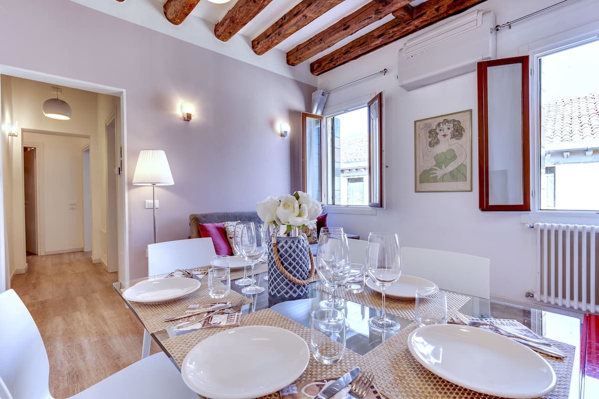 Apartment 2 bedrooms, Ca dei Botteri 3 | Ruang tamu | 35 cm televisyen dengan digital