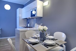 Apartment, 1 Schlafzimmer | Eigene Küche | Kühlschrank, Mikrowelle, Herdplatte, Geschirrspüler