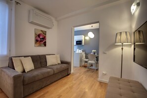 Apartment, 1 Schlafzimmer | Wohnbereich | Fernseher