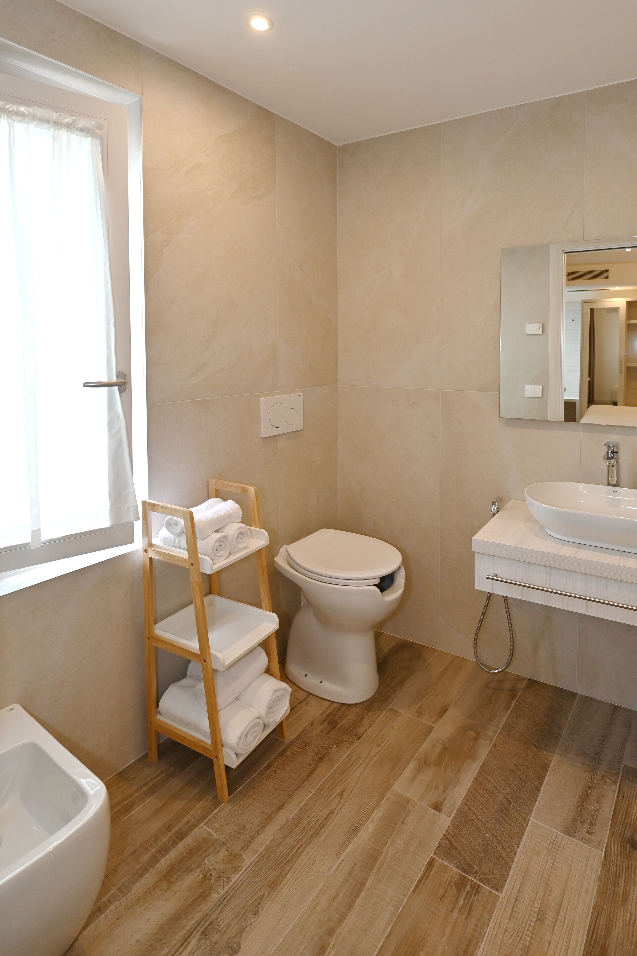 superior double room, 1 bedroom, non smoking | 1 bedroom, minibar, in-room safe, desk