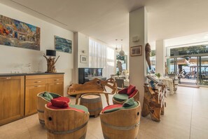 บริเวณนั่งเล่นที่ล็อบบี้