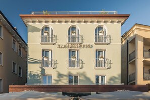 Front of property - Hotel Giardinetto (Garda)