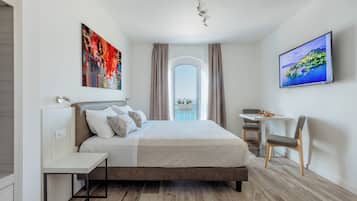 Junior-Suite, Nichtraucher, Seeblick | 2 Schlafzimmer, Minibar, Zimmersafe, Schreibtisch