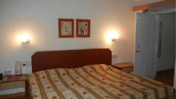 Deluxe Double Room, 1 King Bed | Free WiFi, wheelchair access