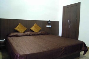 Executive Double Room, 1 King Bed | Free WiFi, wheelchair access