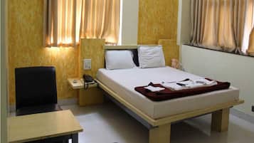 1 bedroom, Egyptian cotton sheets, Select Comfort beds, desk