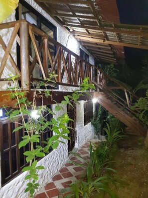 Fachada del alojamiento - Noche