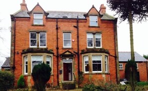 Exterior - Beggar's Knap (Dorchester)