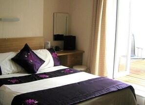 Desk, soundproofing, free WiFi, bed sheets - Harrington Guest House (Newquay)
