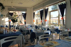 Petit déjeuner buffet compris tous les jours