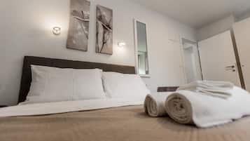 Apartamento standard | Escrivaninha, quartos à prova de som, ferros/tábuas de passar roupa