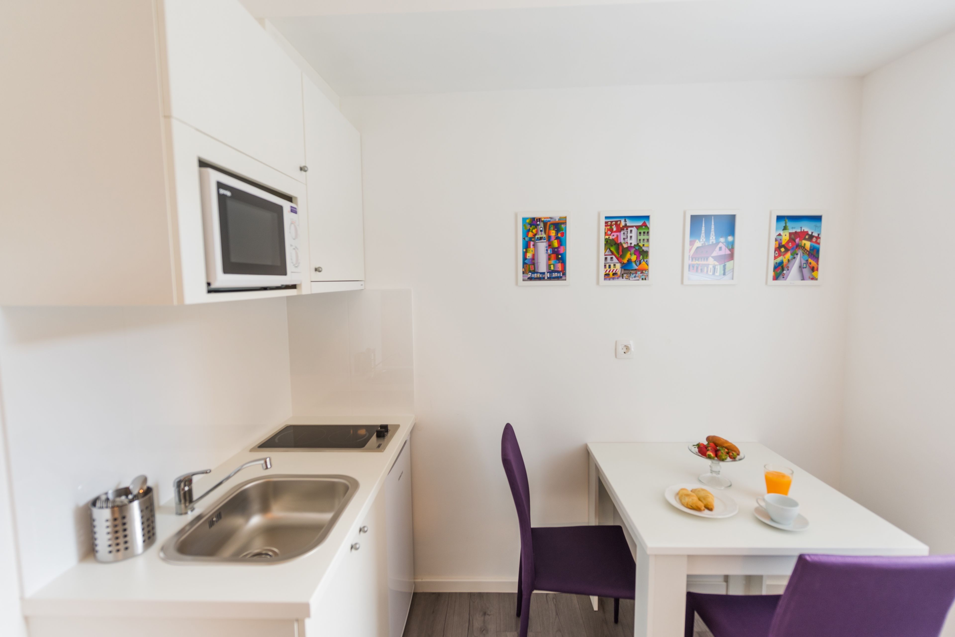 Standard Apartment - 105 | Opções para refeição no quarto