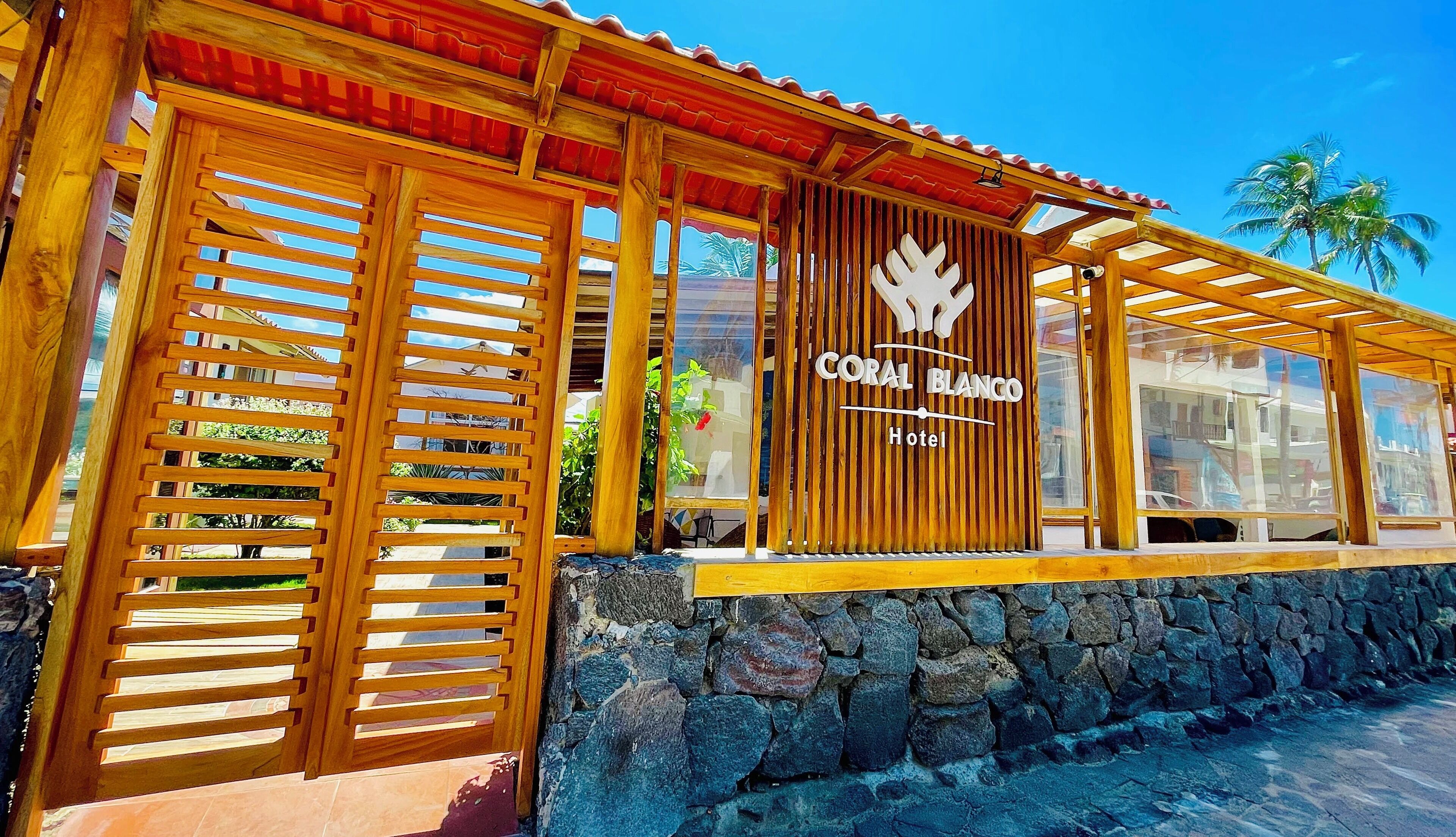 Mặt tiền nơi lưu trú