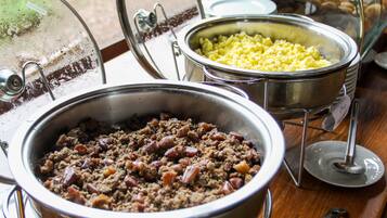 Free daily buffet breakfast