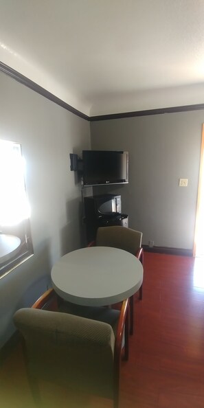 高档床上用品、羽绒被、办公桌、熨斗/熨衣板