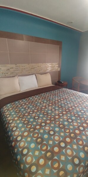 Chambre, 1 très grand lit