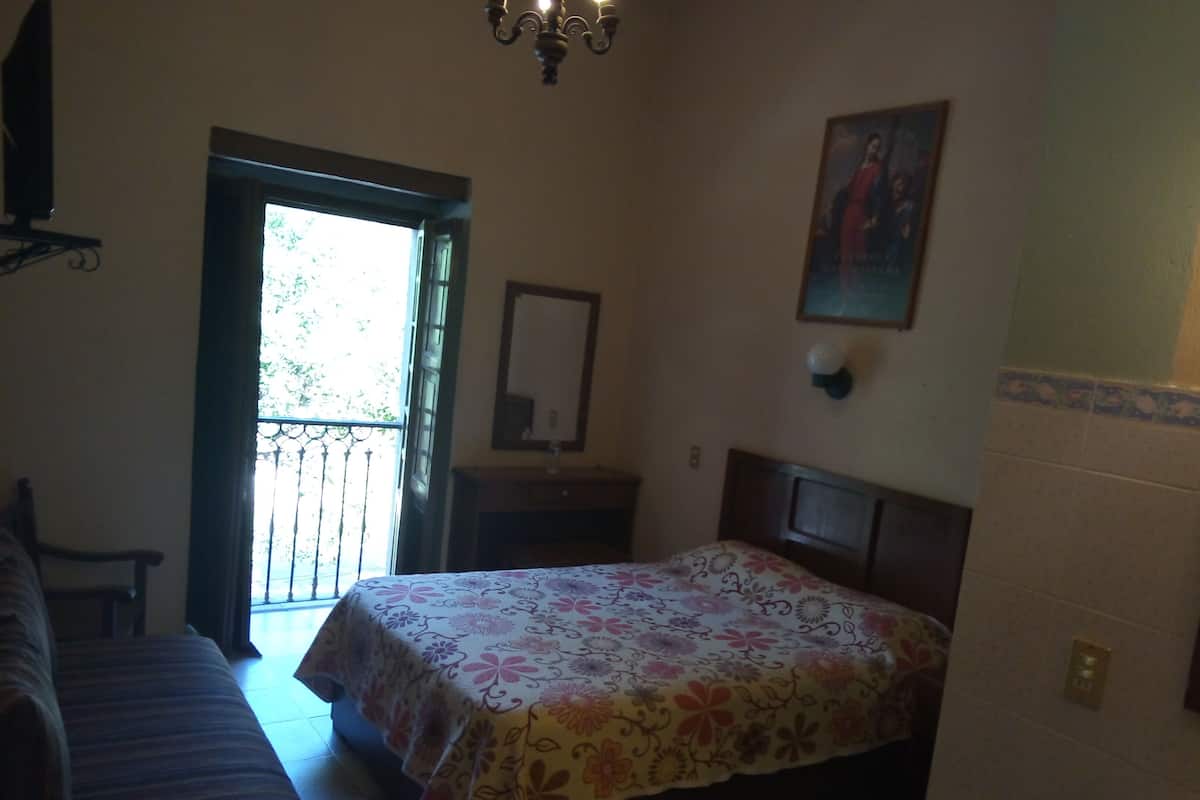 2 Occupants, Double Room | Caja de seguridad en la habitación, wifi gratis y ropa de cama