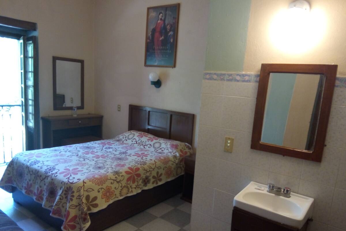 In-room safe, free WiFi, bed sheets