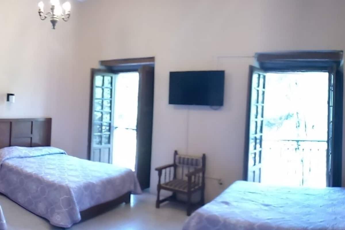 7 Occupants, Septuple Room | Caja de seguridad en la habitación, wifi gratis y ropa de cama