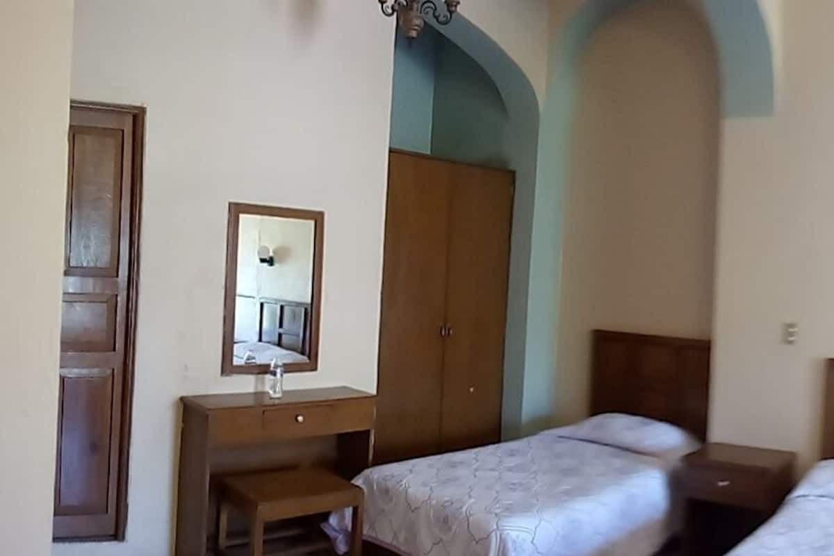 8 Occupants, Octuple Room | Caja de seguridad en la habitación, wifi gratis y ropa de cama