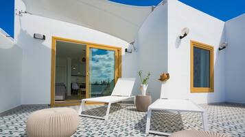 Caja fuerte, cortinas opacas, sistema de insonorización