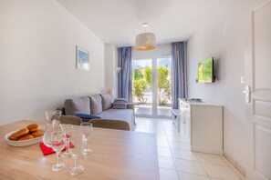 Apartamento, 1 quarto | Espaço de trabalho para notebook, quartos à prova de som